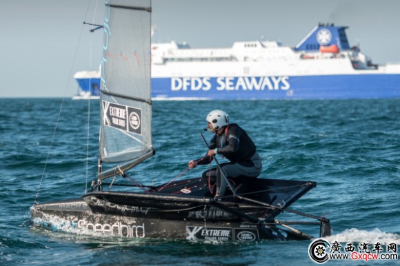 路虎**品牌大使 HANNAH WHITE創(chuàng)造吉尼斯世界紀錄_2.JPG